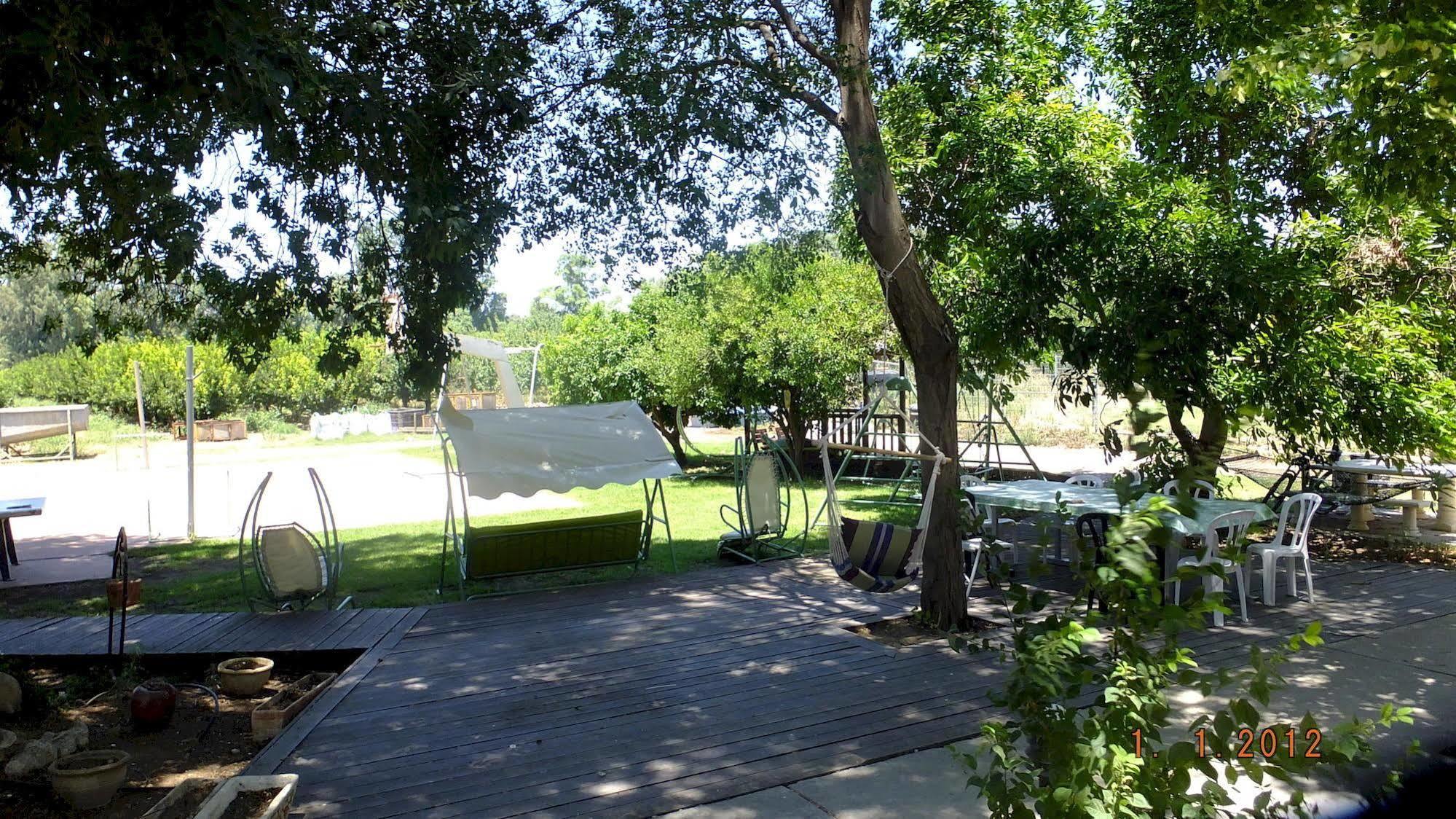 Nuriel Fruit & Guest House Sheʼar Yashuv Eksteriør billede